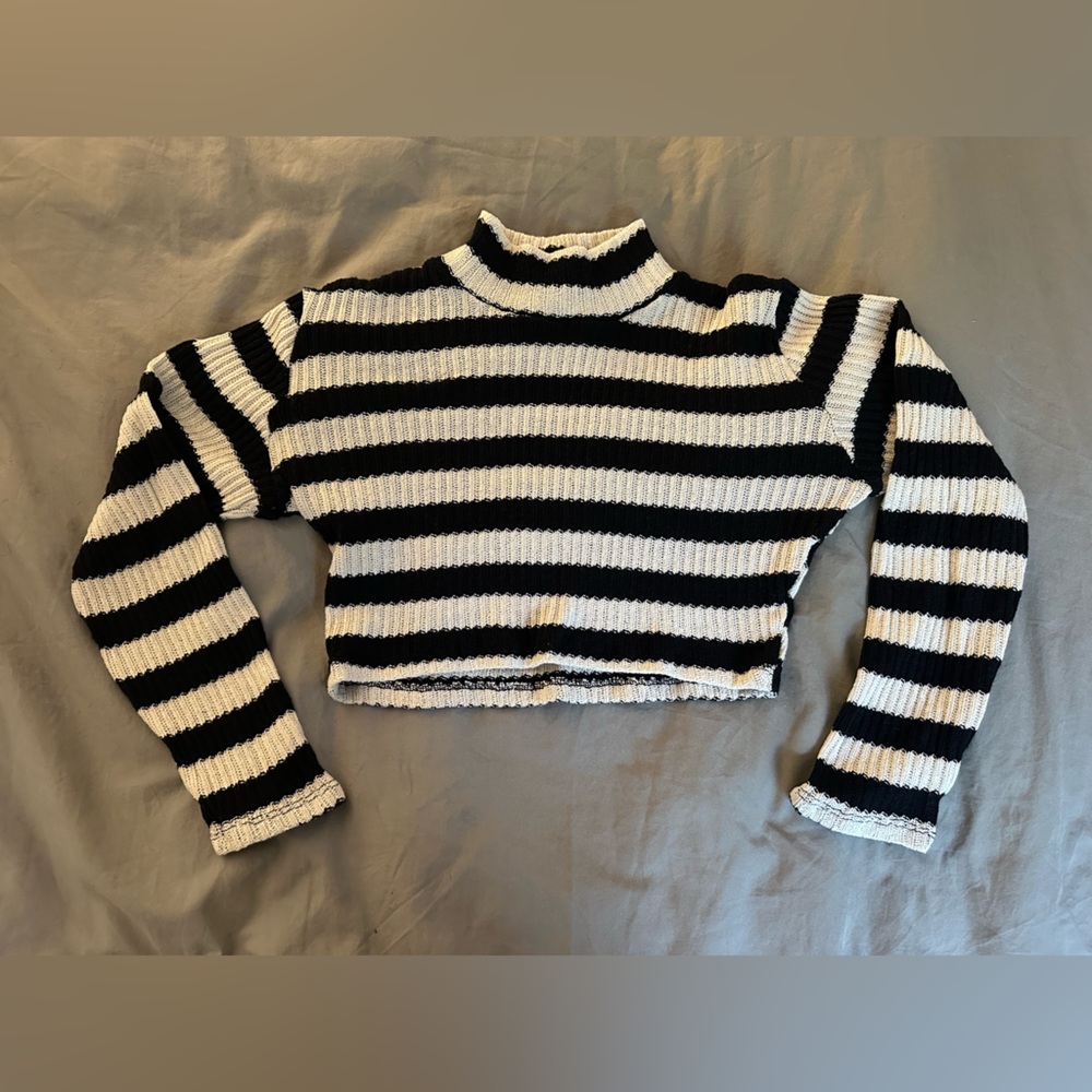 Cropped Zara Stripped sweater size medium